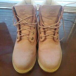 Like new Womans Pink Size 4 Timberland Boots